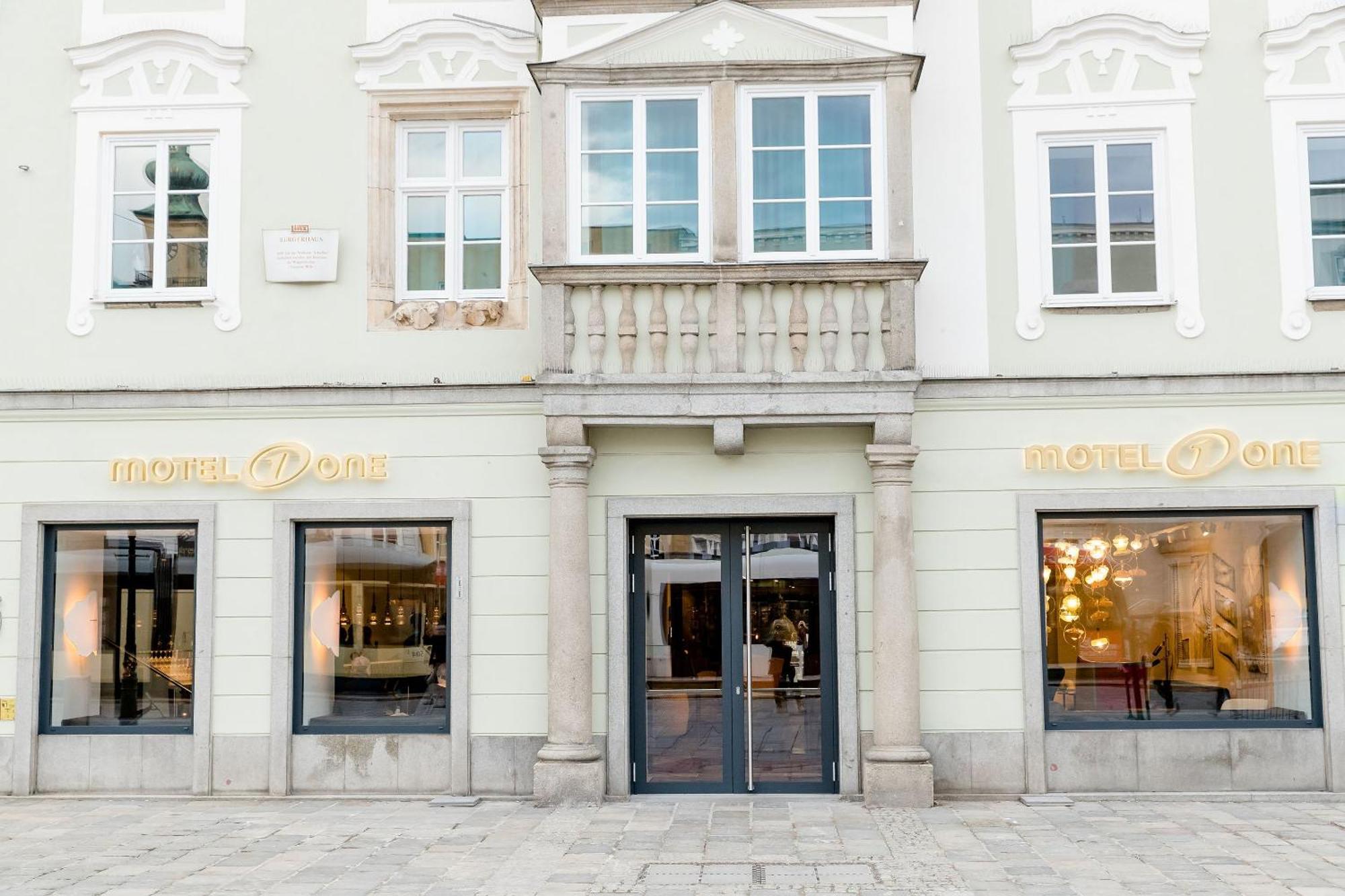 Motel One Linz-Hauptplatz Eksteriør billede