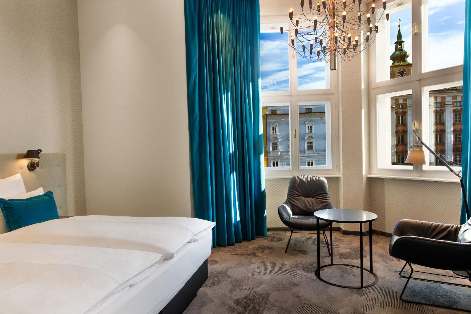 Motel One Linz-Hauptplatz Eksteriør billede