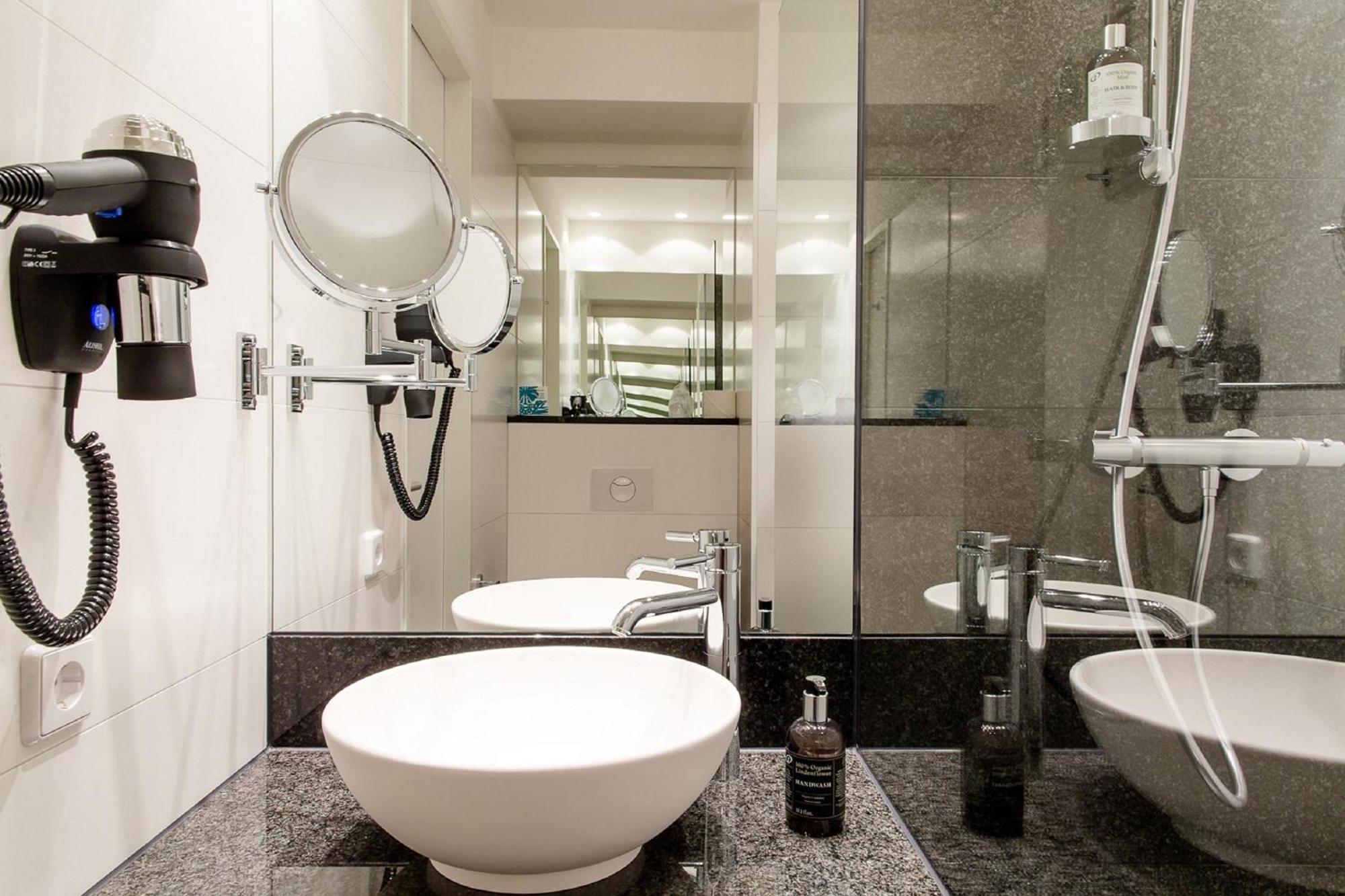 Motel One Linz-Hauptplatz Eksteriør billede
